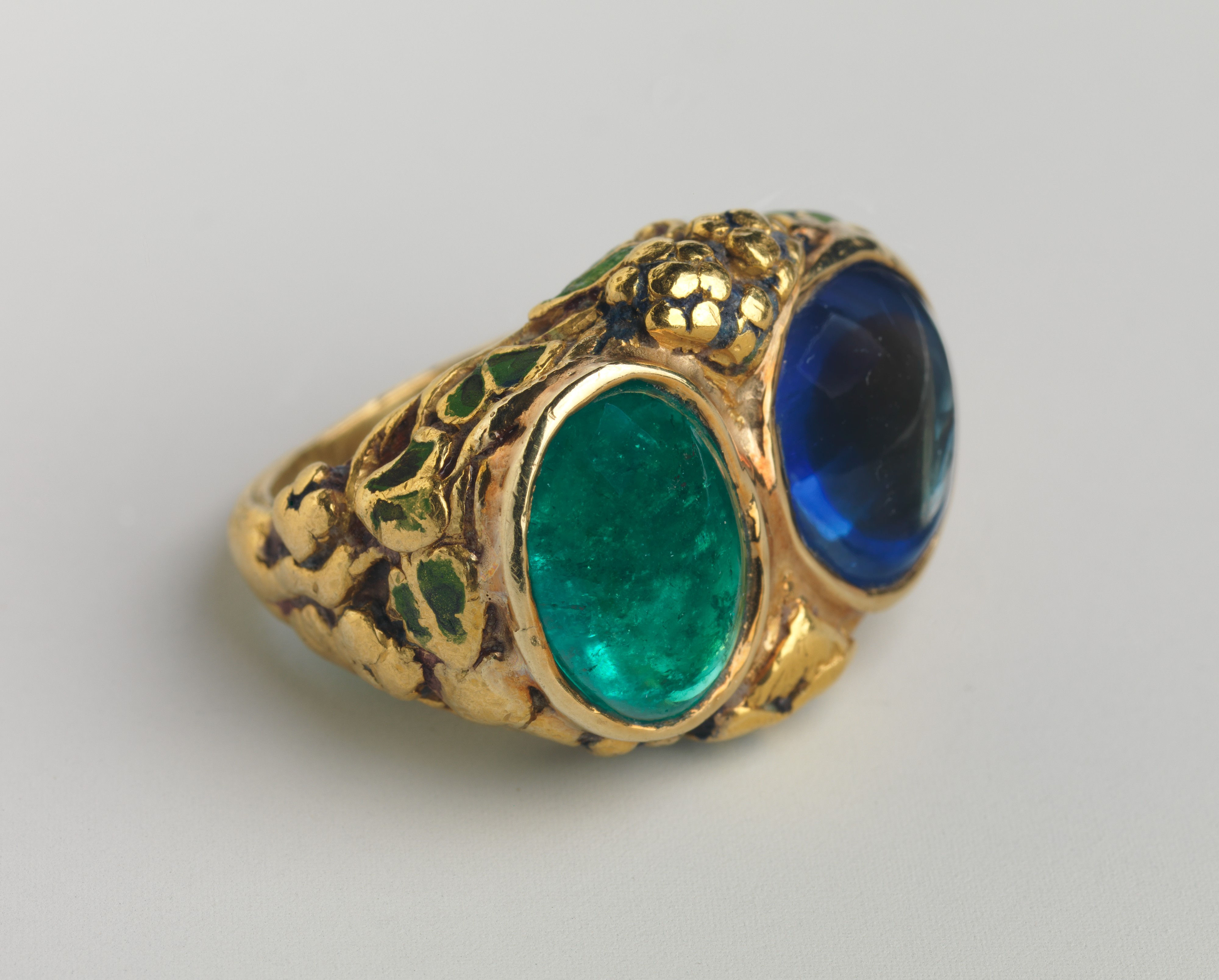 Antique gold jewellery ring