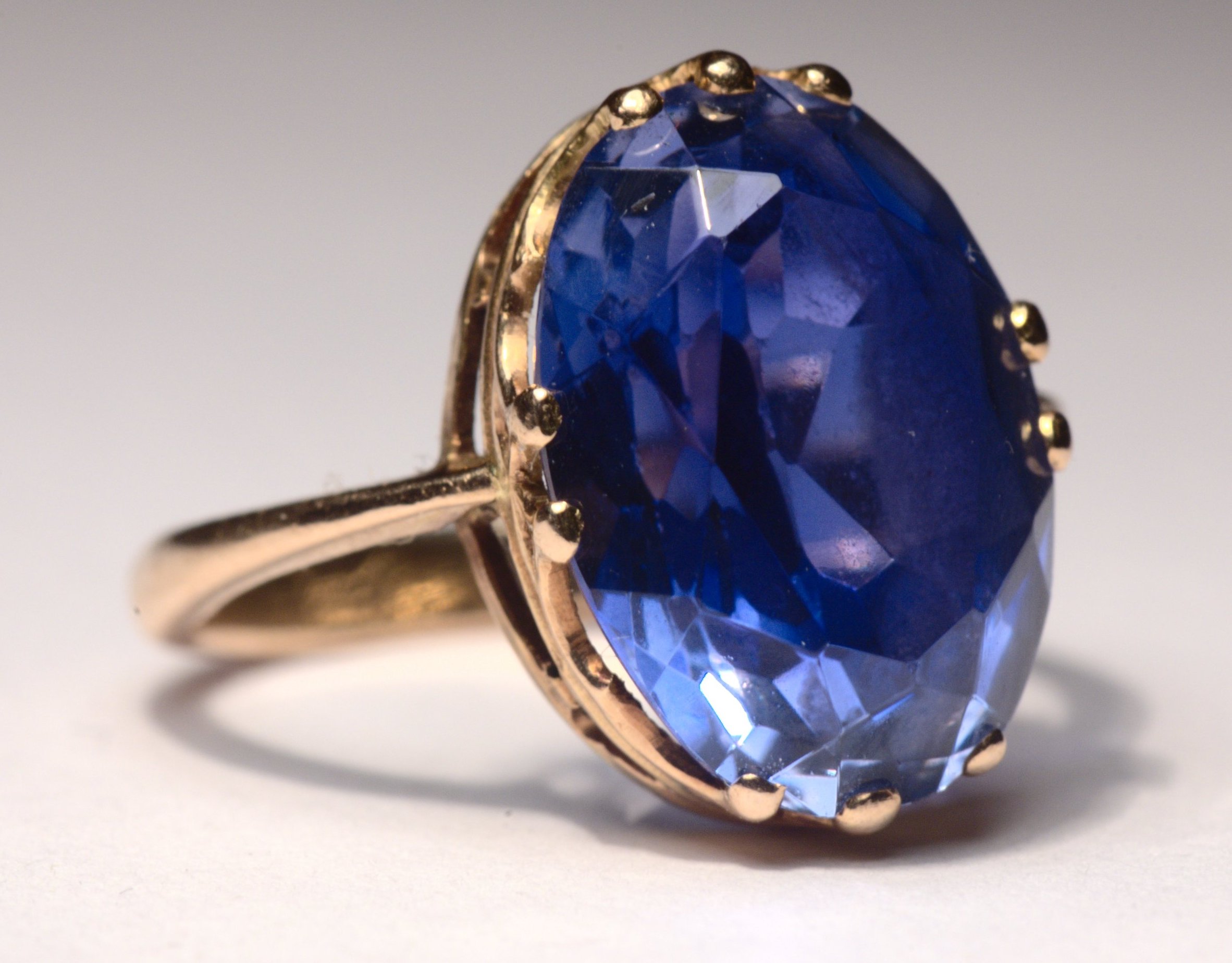 Certified sapphire ring